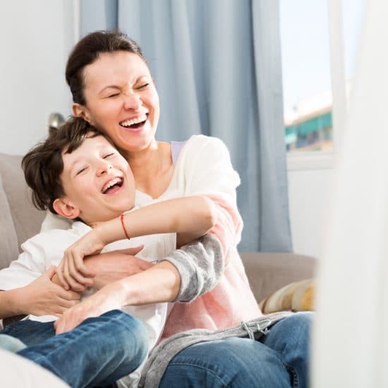 Consejos para Organizar tu Sala y Hacerla Apta para los Hijos