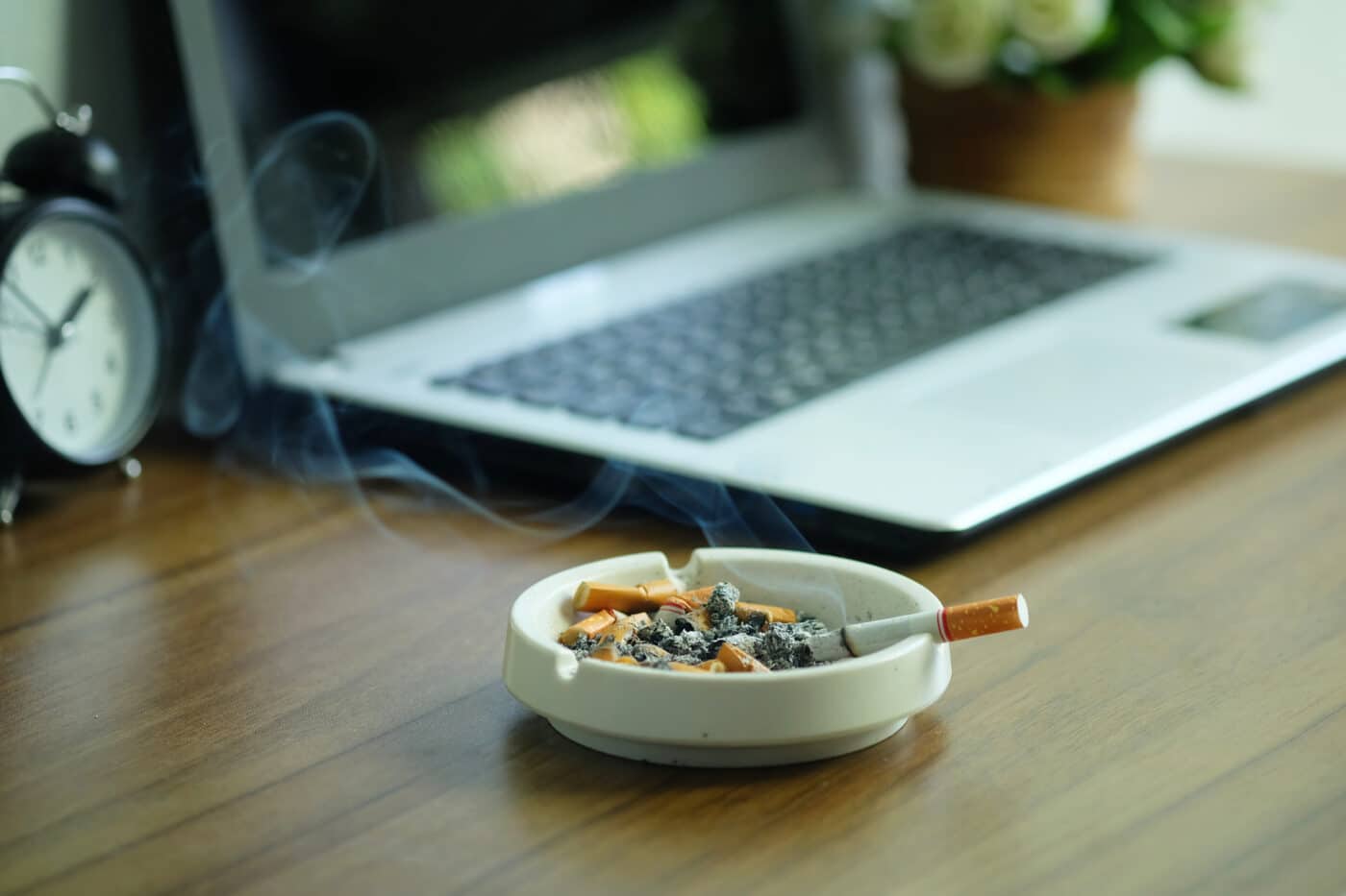 elimiar-olor-a-cigarrillo